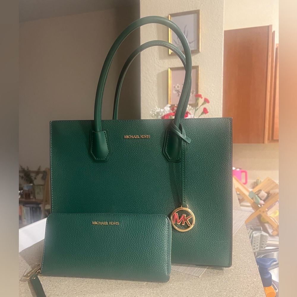 Michael Kors Bag & Wristlet Wallet Set